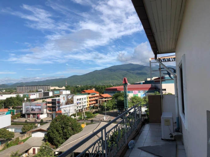 Exterior & Views 23