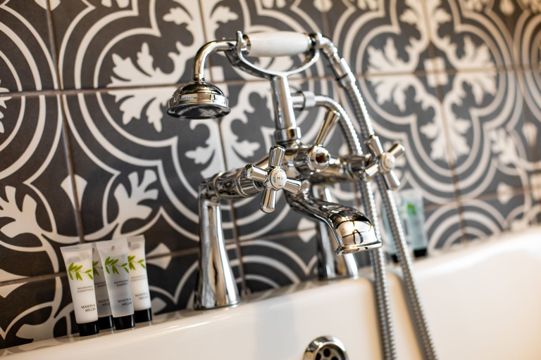 Bathroom 3, The Red Lion, Northamptonshire