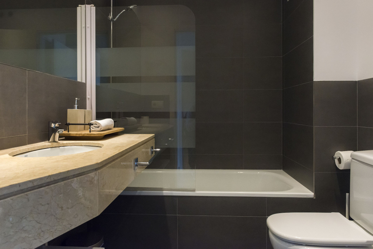 Bathroom 4, Palau de la Musica Apartments, Barcelona