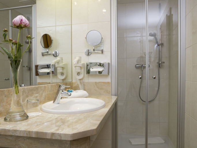 Bathroom 4, Hotel Koenig, Passau
