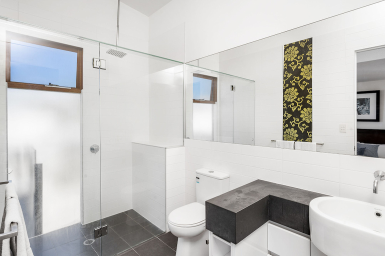 Bathroom 5, The Butter Factory Byron Bay, Byron