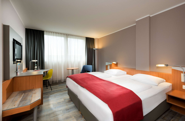 Bedroom 5, Ramada by Wyndham Hannover, Region Hannover