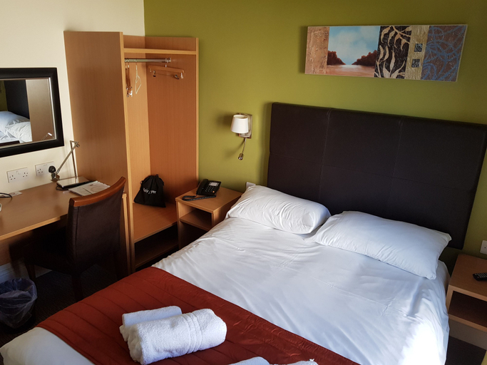 Bedroom 2, Rose And Crown, Bridgend