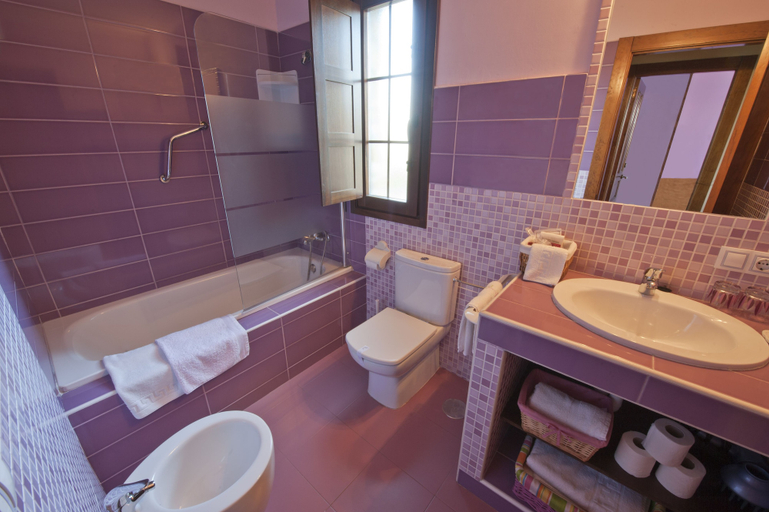 Bathroom 3, Apartamentos Rurales Villa de Saín, Asturias