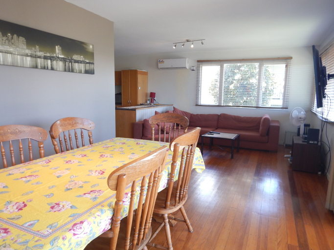 Others 3, Cedar Lookout, Wynnum