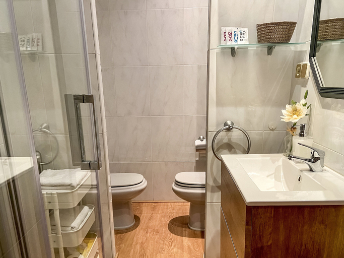 Bathroom 4, Casablanca Hotel Studios, Salamanca