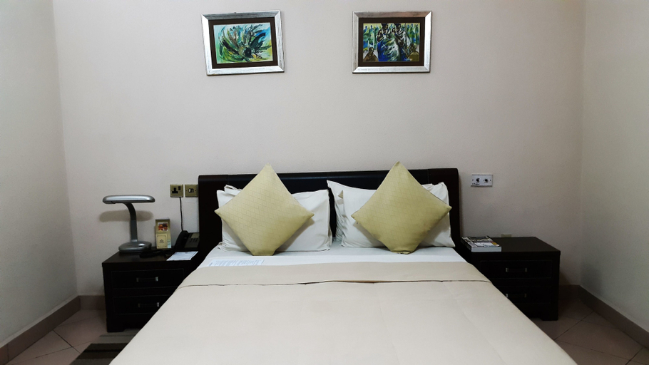 Bedroom 2, M Plaza Hotel, Accra