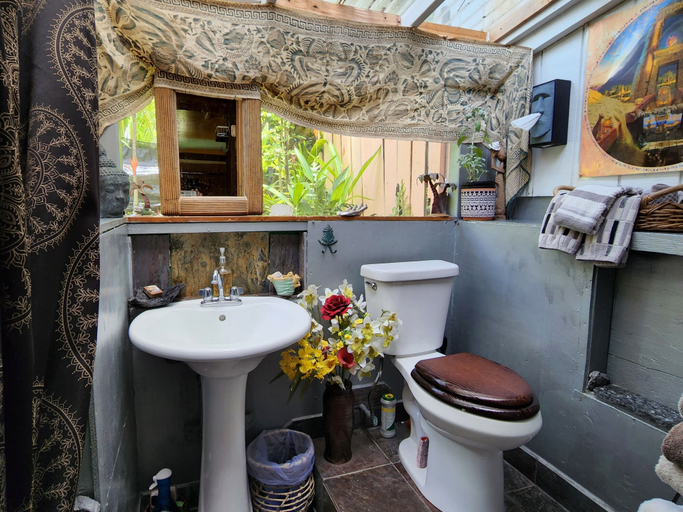 Bathroom 5, Ma'ukele Lodge, Hawaii