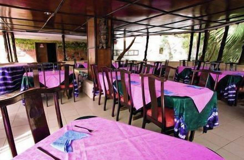 Food & Drinks, Holiday Beach Club Hotel, Kombo Saint Mary