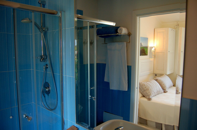 Bathroom 4, Beach Hotel Budoni, Nuoro