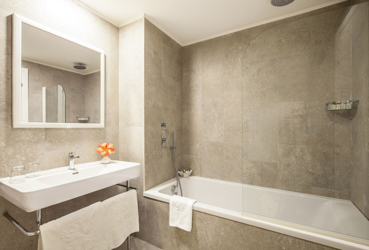 Bathroom 5, Hotel Caparena, Messina