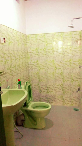 Bathroom 3, Rockview Holiday Bungalow, Ukuwela