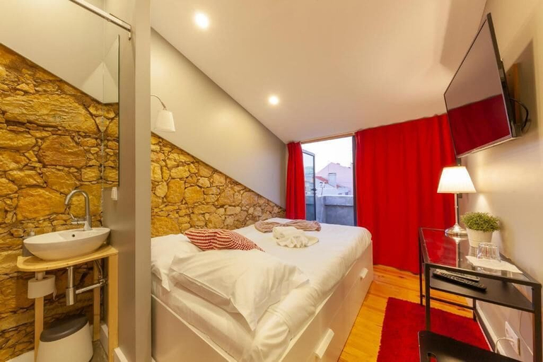 Bedroom 4, The Bridge, Lisbon