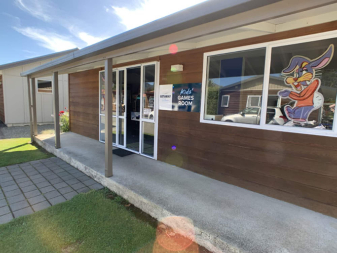 Exterior & Views 2, Tasman Holiday Parks - Te Anau, Southland