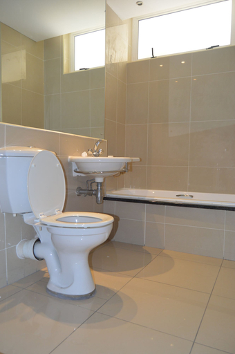 Bathroom 3, 403 Lighthouse Mall Apartments, eThekwini