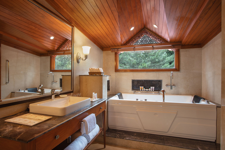 Bathroom 3, Welcomhotel by ITC Hotels, Pine N Peak, Pahalgam, Anantnag