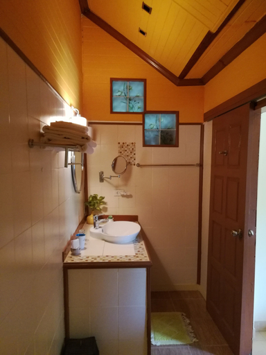 Bathroom 5, Saku Boutique Homestay, Saraphi