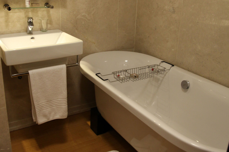 Bathroom 4, Cycad Guest House, Capricorn