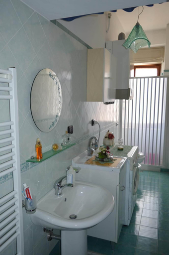 Bathroom, B&B Da Fiore, Salerno