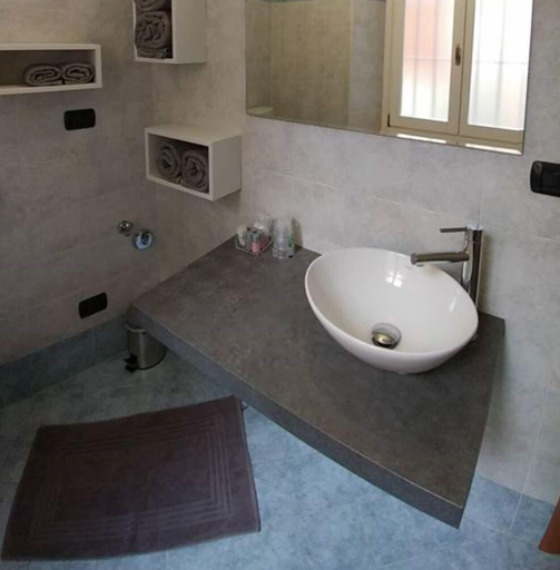 Bathroom 4, Asfodelo Rooms, Cuneo