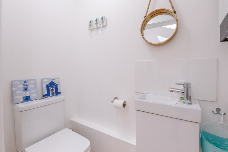 Bathroom 4, 4 Sea View Walk, Pakefield, Suffolk