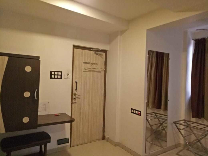Bedroom 5, Hotel Navi Mumbai, Thane