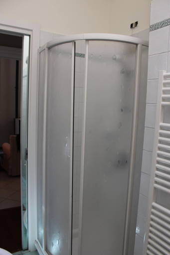 Bathroom shower, Comoholidays - Villino Milli, Como
