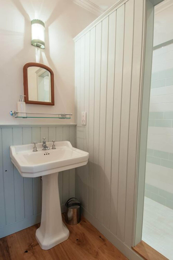Bathroom 3, The Pavilion at Lamb's House, Edinburgh