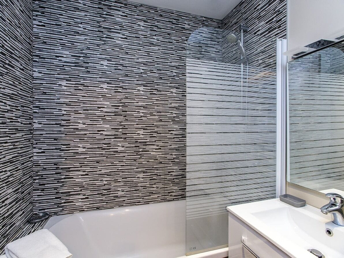 Bathroom 4, Bord'o Appart Le Cheverus, Gironde