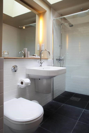 Bathroom 5, Stoke Place Hotel, Buckinghamshire