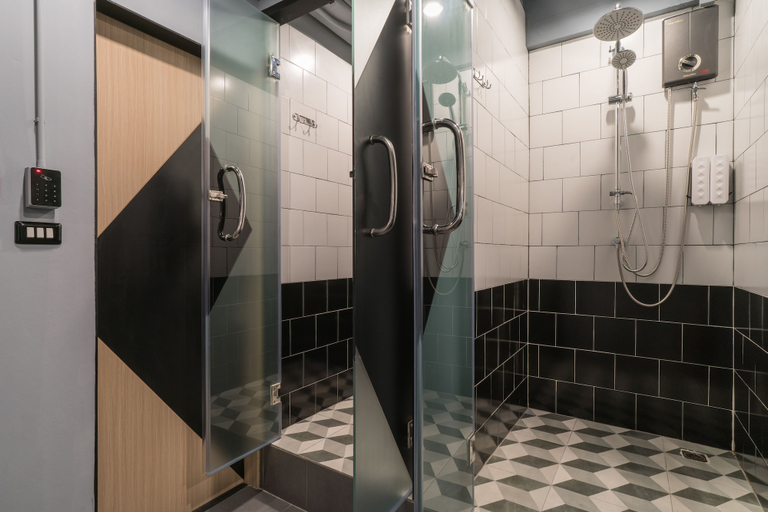 Bathroom 5, Sleep Box Patong - Hostel, Phuket Island