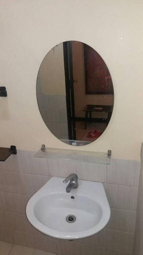 Bathroom 4, Migz N Tons Place at Cypress Towers, Taguig