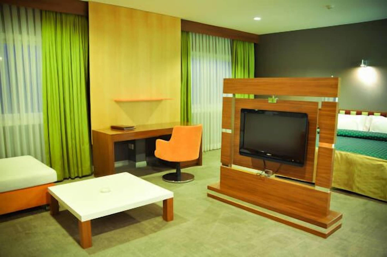 Bedroom 3, The Crescent Beach Hotel & Leisure Resort, Baku