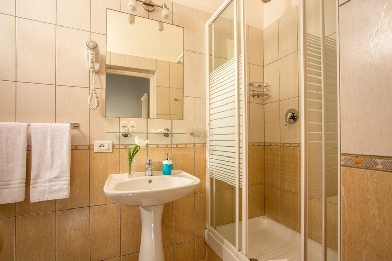 Bathroom 3, Ottaviano Guest House, Roma