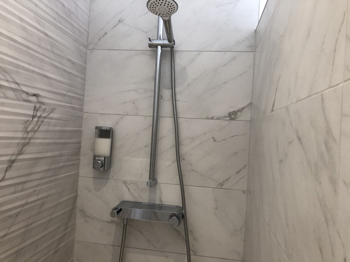 Bathroom 5, Hôtelya - Lille - Villeneuve d'Ascq, Nord