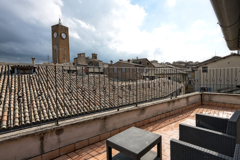 Exterior & Views 8