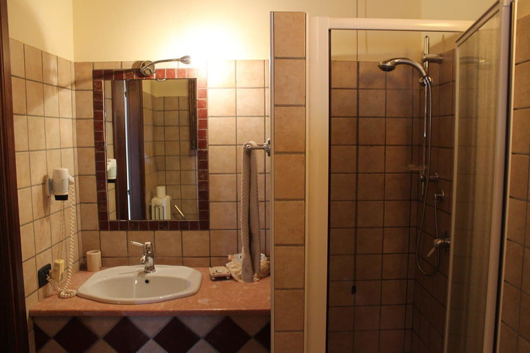 Bathroom 3, Agriturismo Il Palazzetto, Cuneo