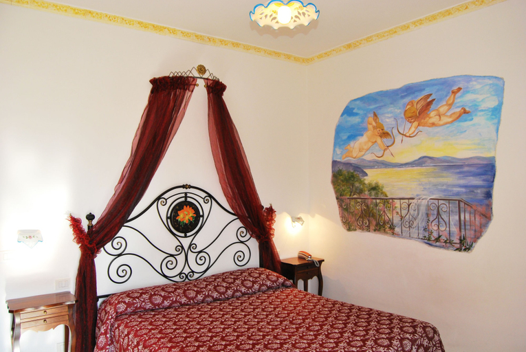 Bedroom 4, Nido degli Dei, Napoli
