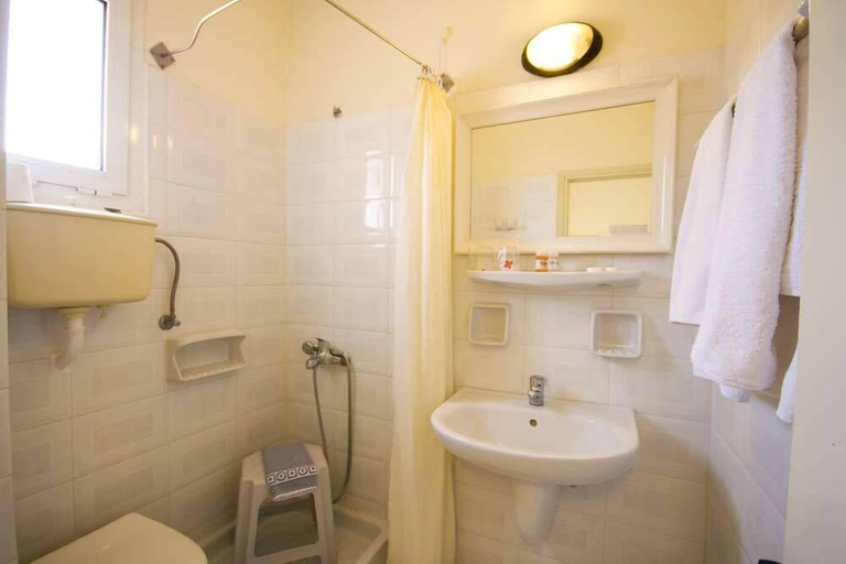 Bathroom 4, Diana Hotel, North Aegean