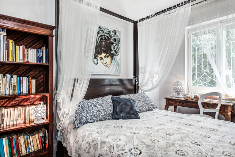 Bedroom 2, Medusa and the Seahorse Villa, Napoli