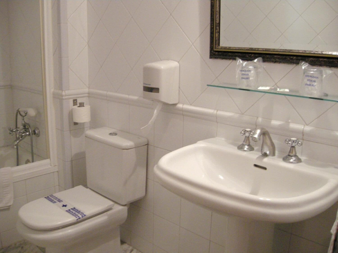 Bathroom 3, Hostal Canovas, Cuenca