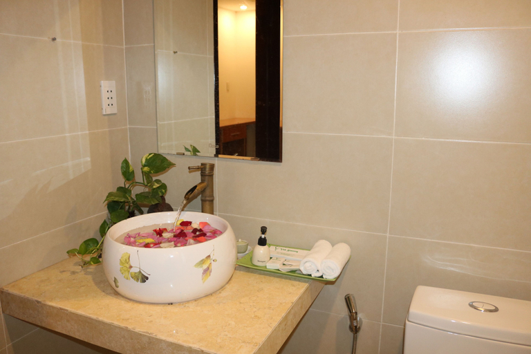 Bathroom 4, Japan Nguyen, Da Nang