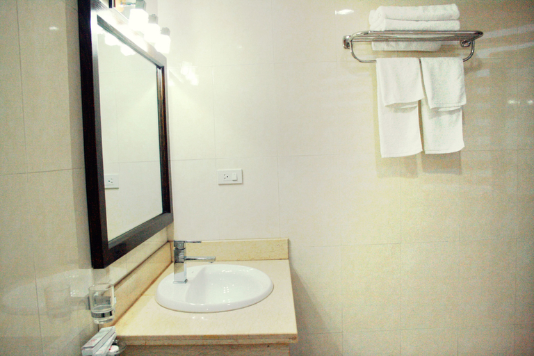 Bathroom 5, Hoang Anh 1 Hotel, Cầu Giấy