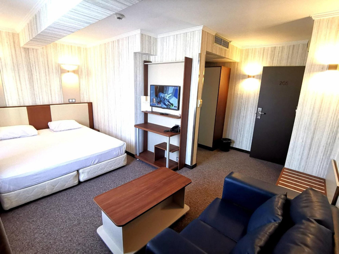 Bedroom 3, Elate Plaza Business Hotel, Stolichna