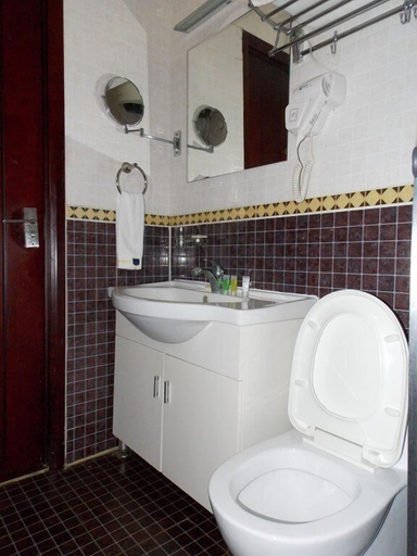 Bathroom 5, Ajuji Greenwich Hotel, AbujaMun