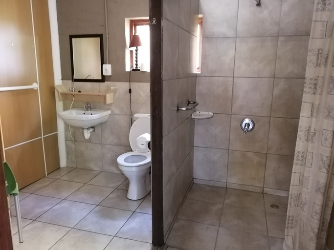 Bathroom 3, Ibis Place Guest House, Eden
