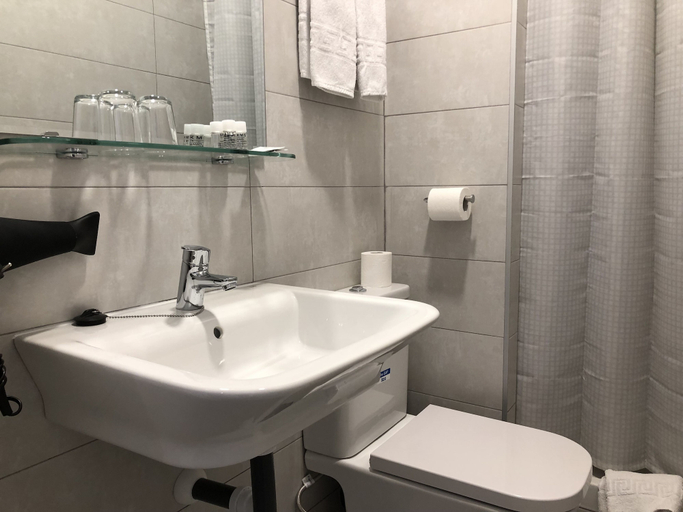 Bathroom 5, Hostal Rias Bajas, Madrid