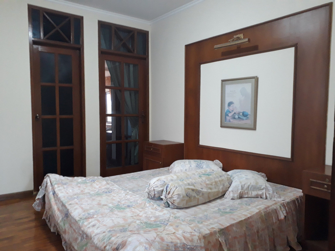 Bedroom 2, Villa Beverly Hills Puncak for 50 pax, Bogor