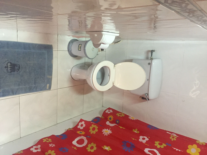 Bathroom 2, King David Hotel, Accra