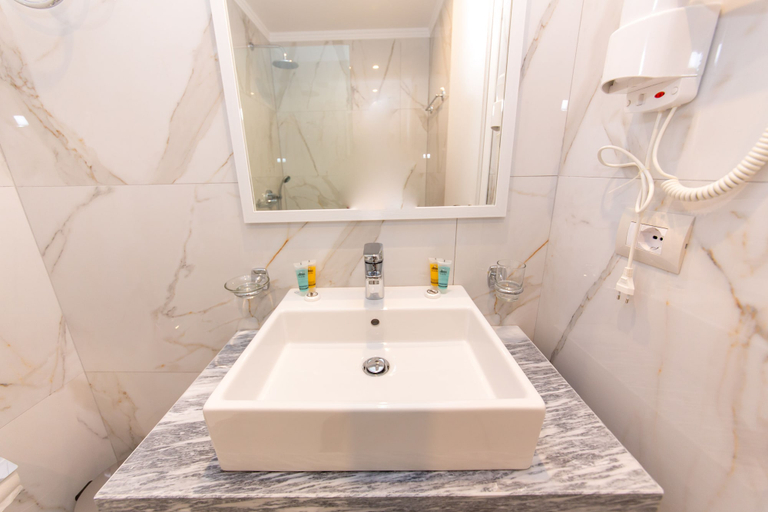 Bathroom 4, Class Hotel, Sarandës